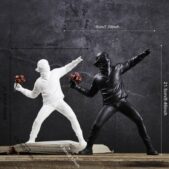 Daedalus Designs - Banksy's Flower Thrower Sculpture - Review