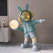 Daedalus Designs - Throwing Moon Astronaut Night Light Statue - Review