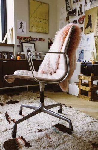 Click to view full screen Eames Aluminum Group Office Chair - Customer Review Image